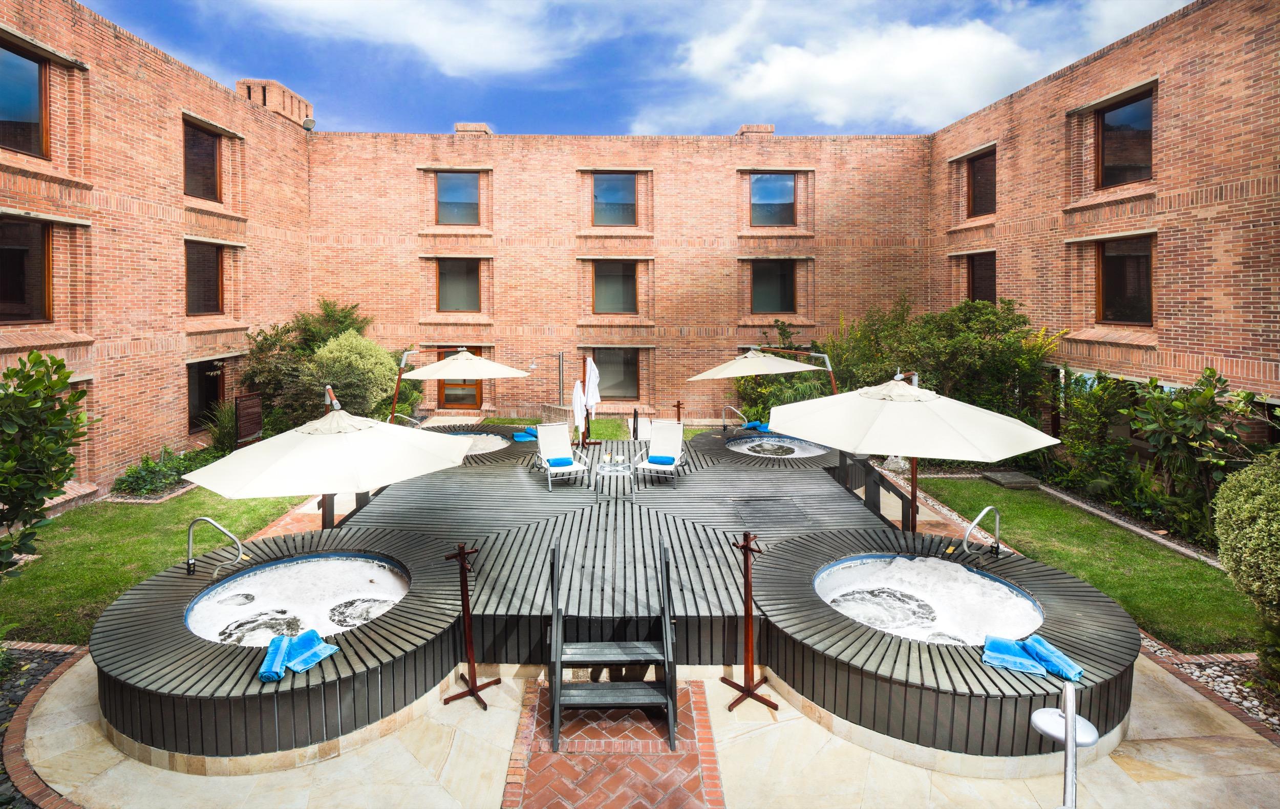Estelar Paipa Hotel Spa & Y Centro De Convenciones Экстерьер фото The hotel's courtyard
