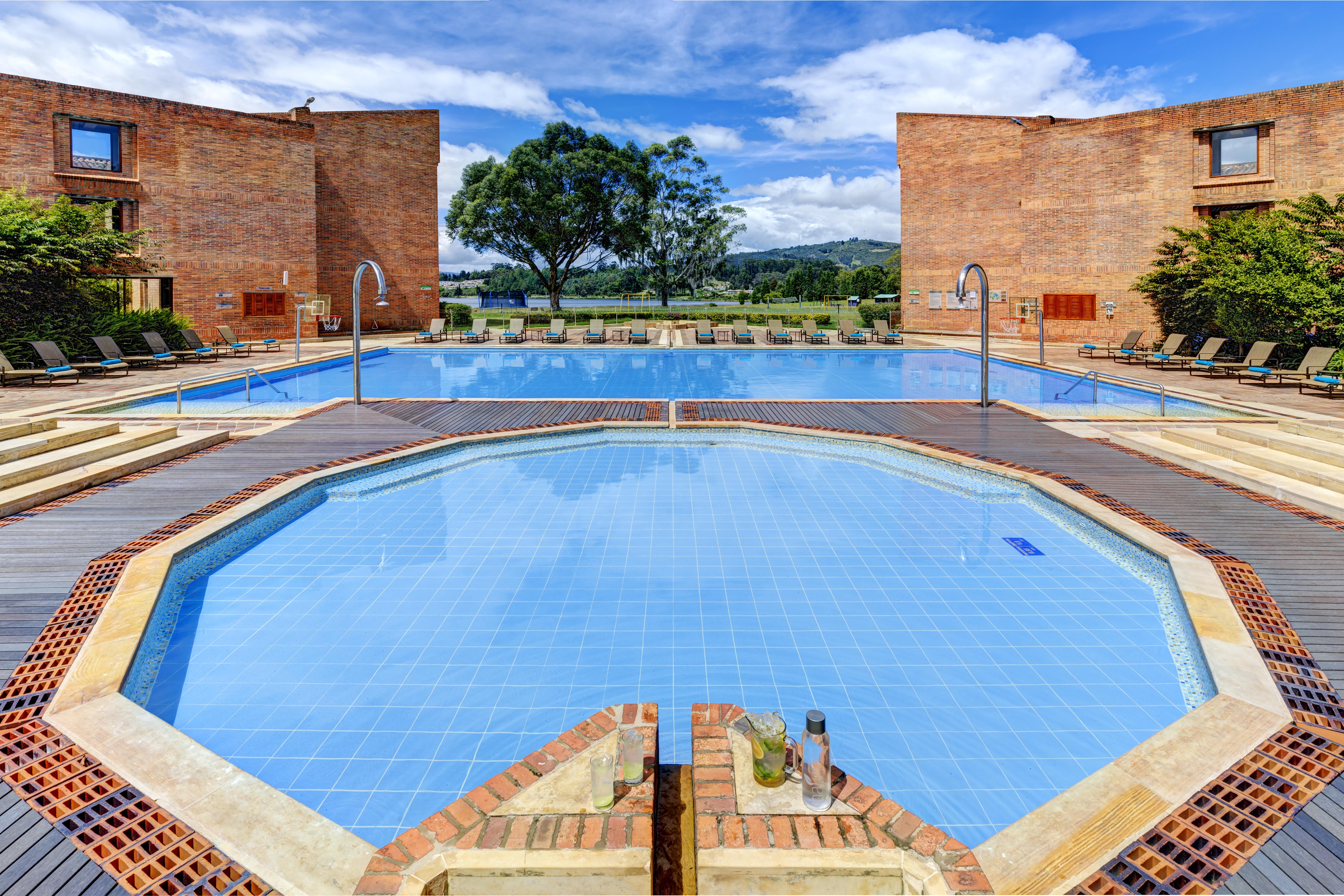 Estelar Paipa Hotel Spa & Y Centro De Convenciones Экстерьер фото The swimming pool at the hotel