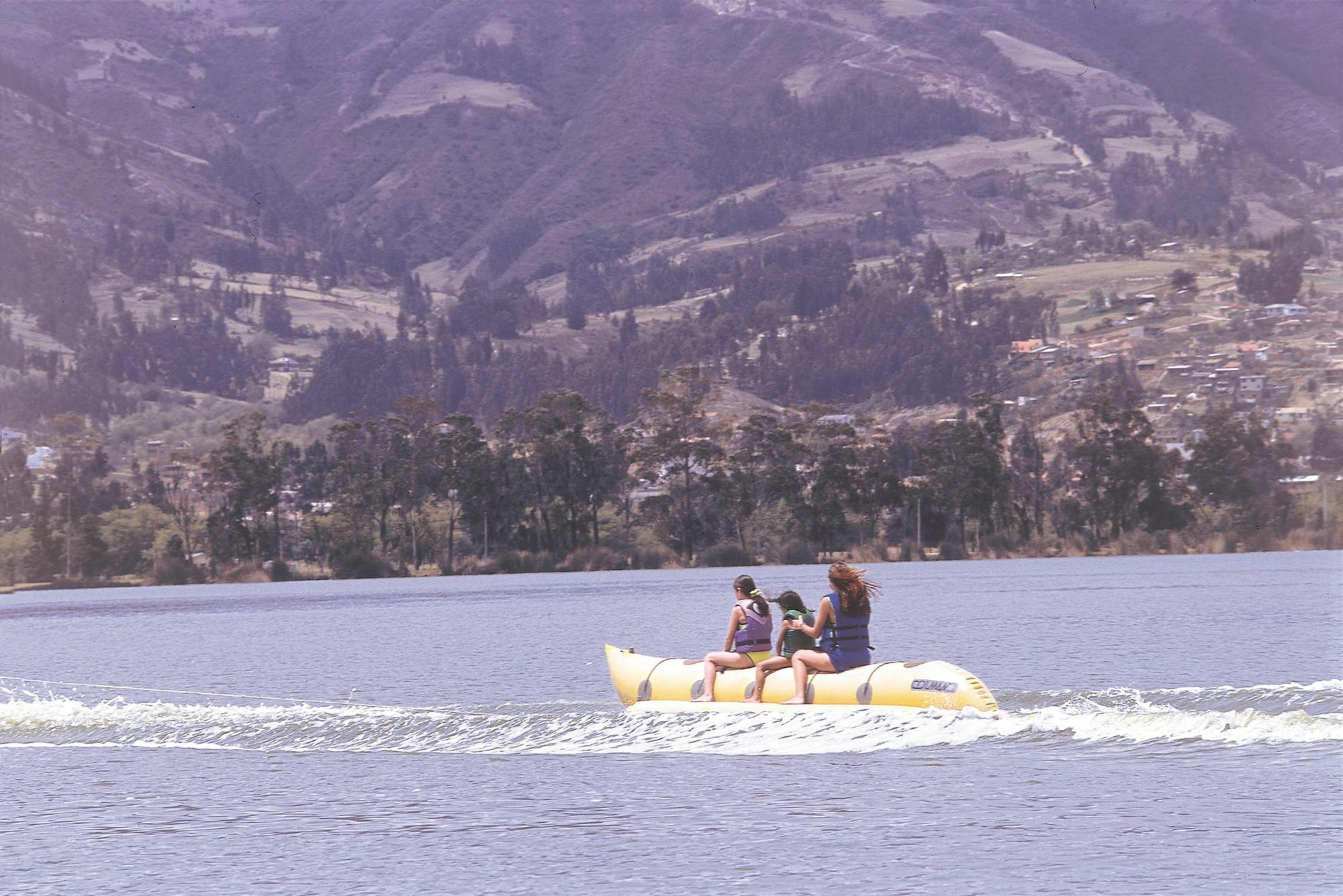 Estelar Paipa Hotel Spa & Y Centro De Convenciones Экстерьер фото Boaters on the lake